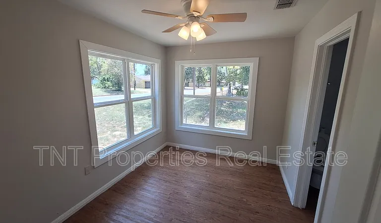 1618 Willow St — Photo 8