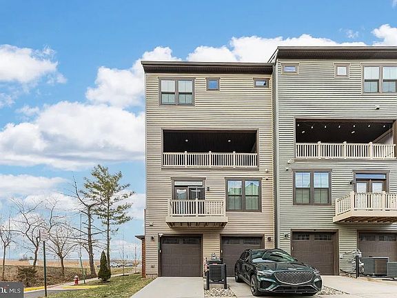 3rd image of 14093 Sunrise Valley Dr Unit 18U