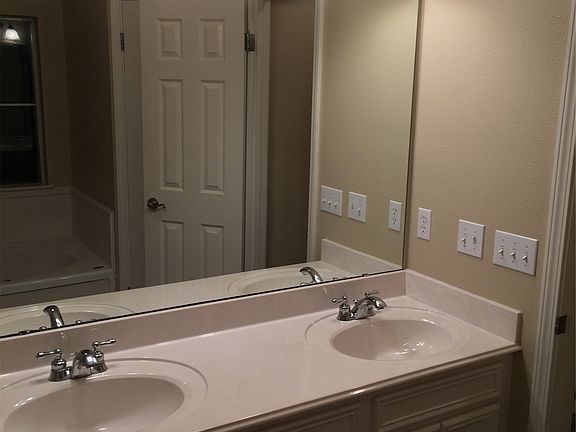 5th image of 1664 Williamsburg Dr