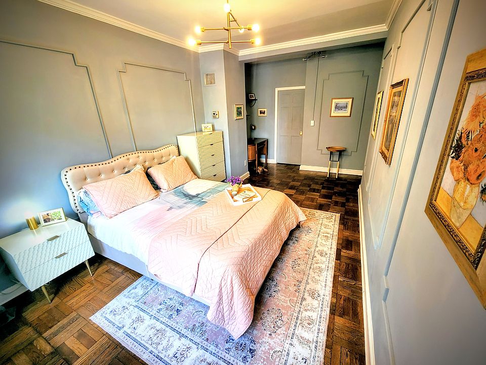 Over-sized bedroom w/ walk-in closet.