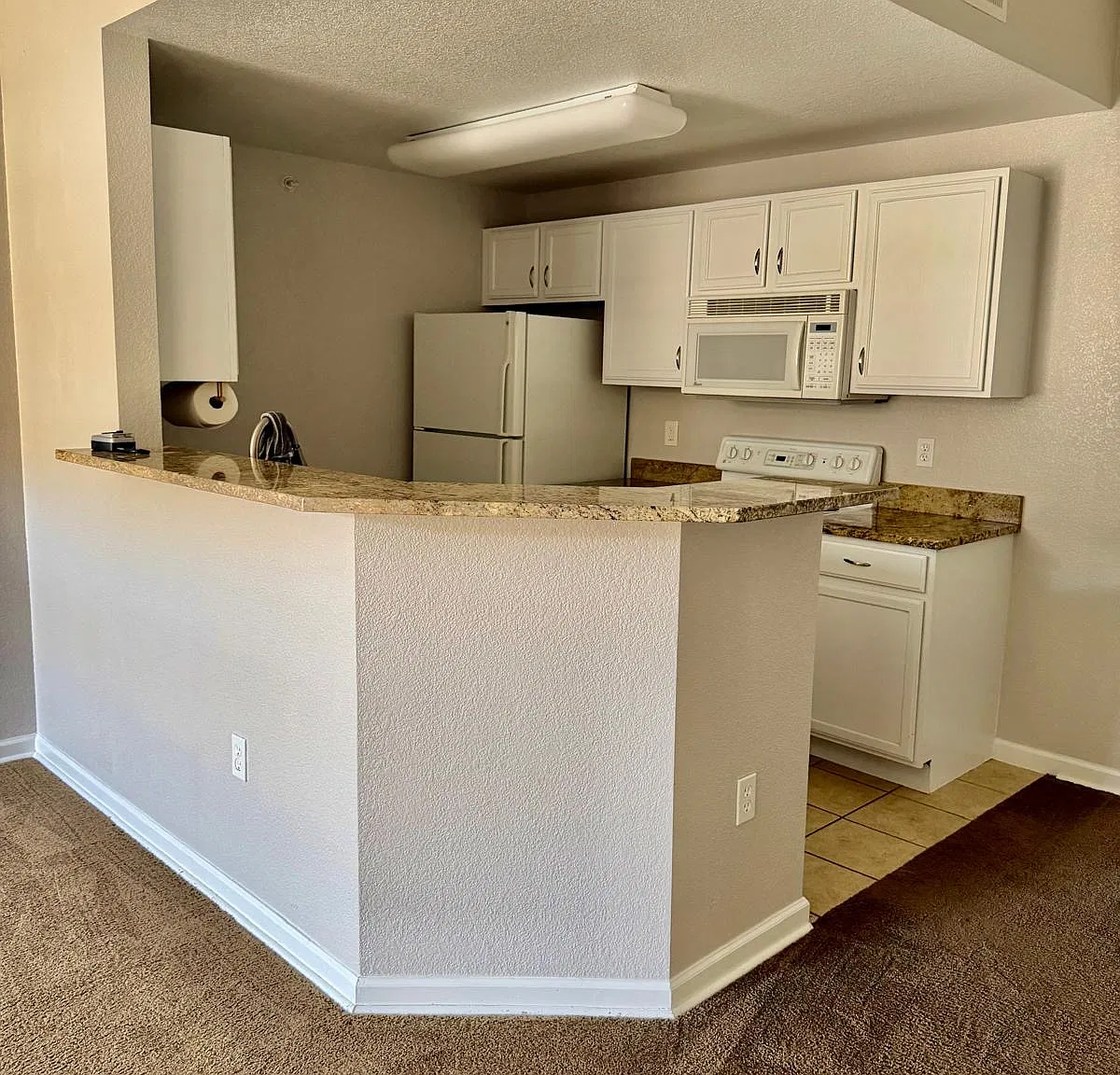 2 bed, 1000 sqft, $1,799 — Photo 2