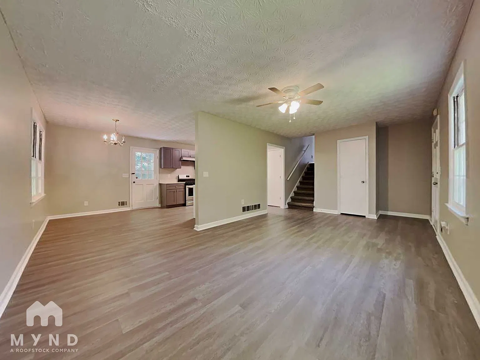 3 bed, 3.0 bath, 1248 sqft, $2,195 — Photo 2