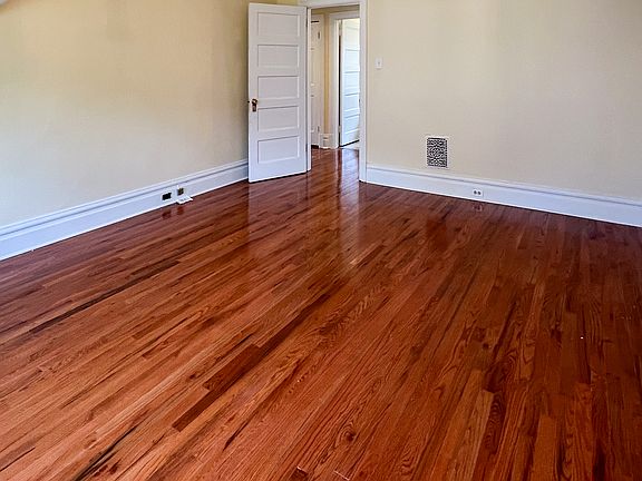 5th image of 926 Savannah Ave APT 3