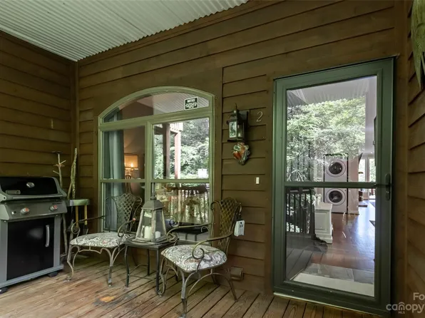 30 Lower Tanglewood Rd E, Lake Toxaway, NC 28747