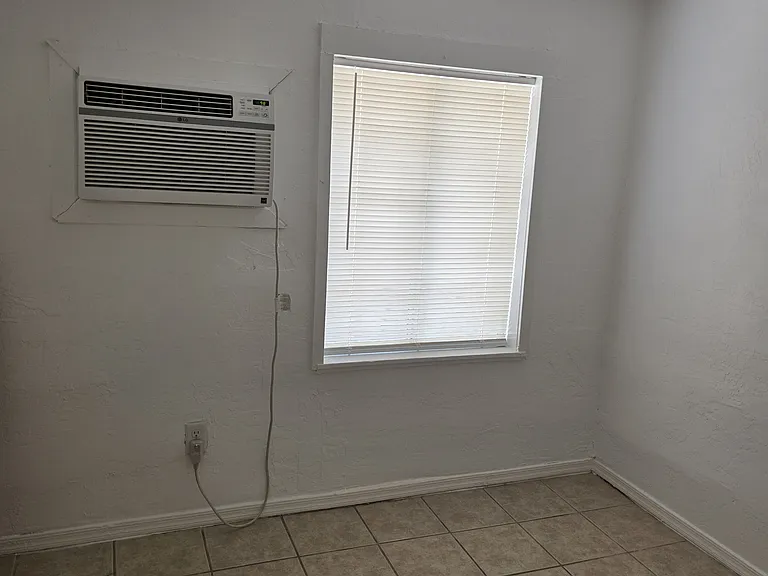 3818 W Portland St — Photo 5