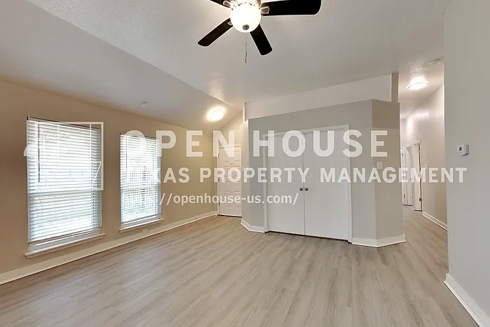 247 Stallion Dr — Photo 4
