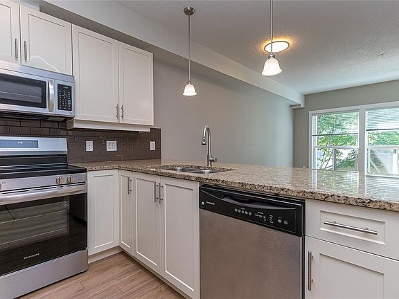 5th image of 938 Dunford Ave #203