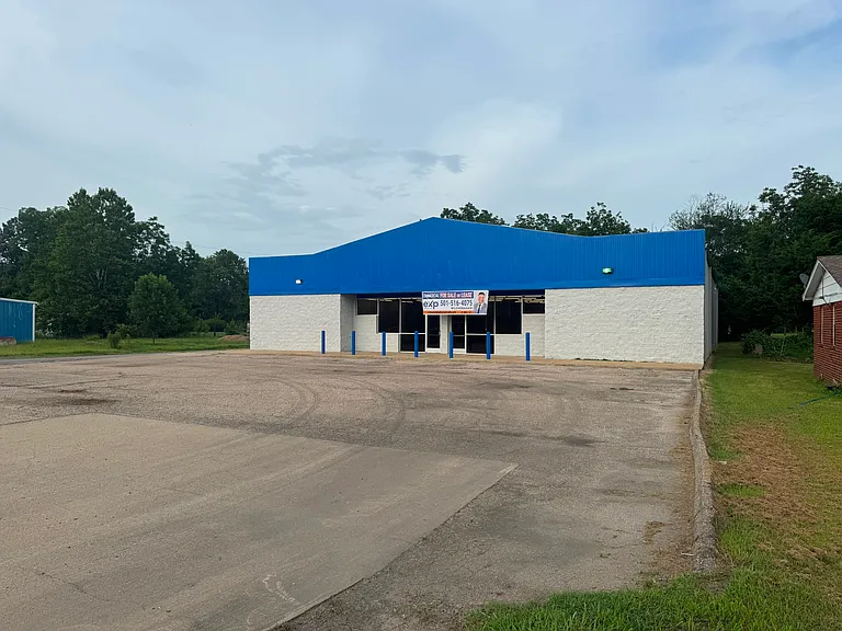820 N Main St — Photo 2