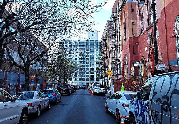 2nd image of 168 Norfolk St APT 3
