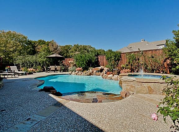 2nd image of 2409 Scenic Dr