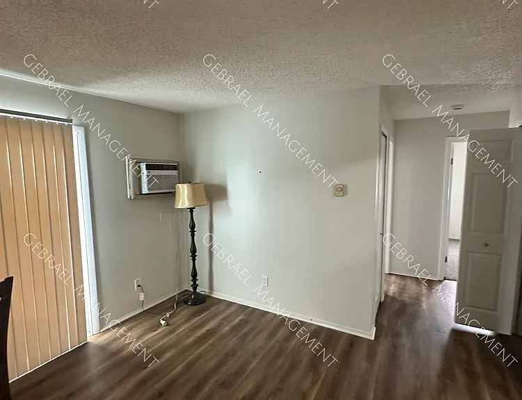 4430 E Mount Morris Rd — Photo 2