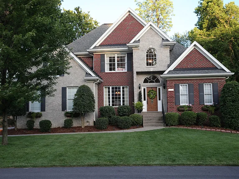 Stunning curb appeal