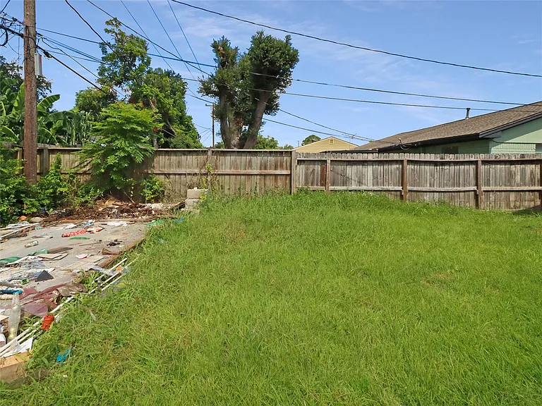 8711 Shadow Crest St — Photo 16