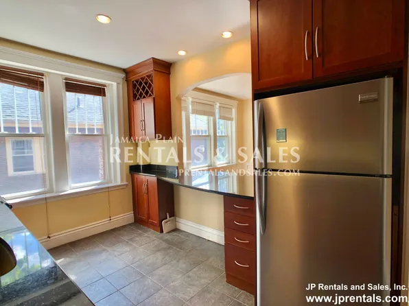 226 Jamaicaway APT 5, Boston, MA 02130