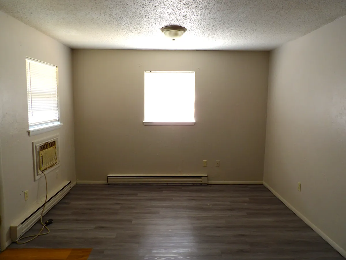 Building Photo - 2618 SW H Ave #3