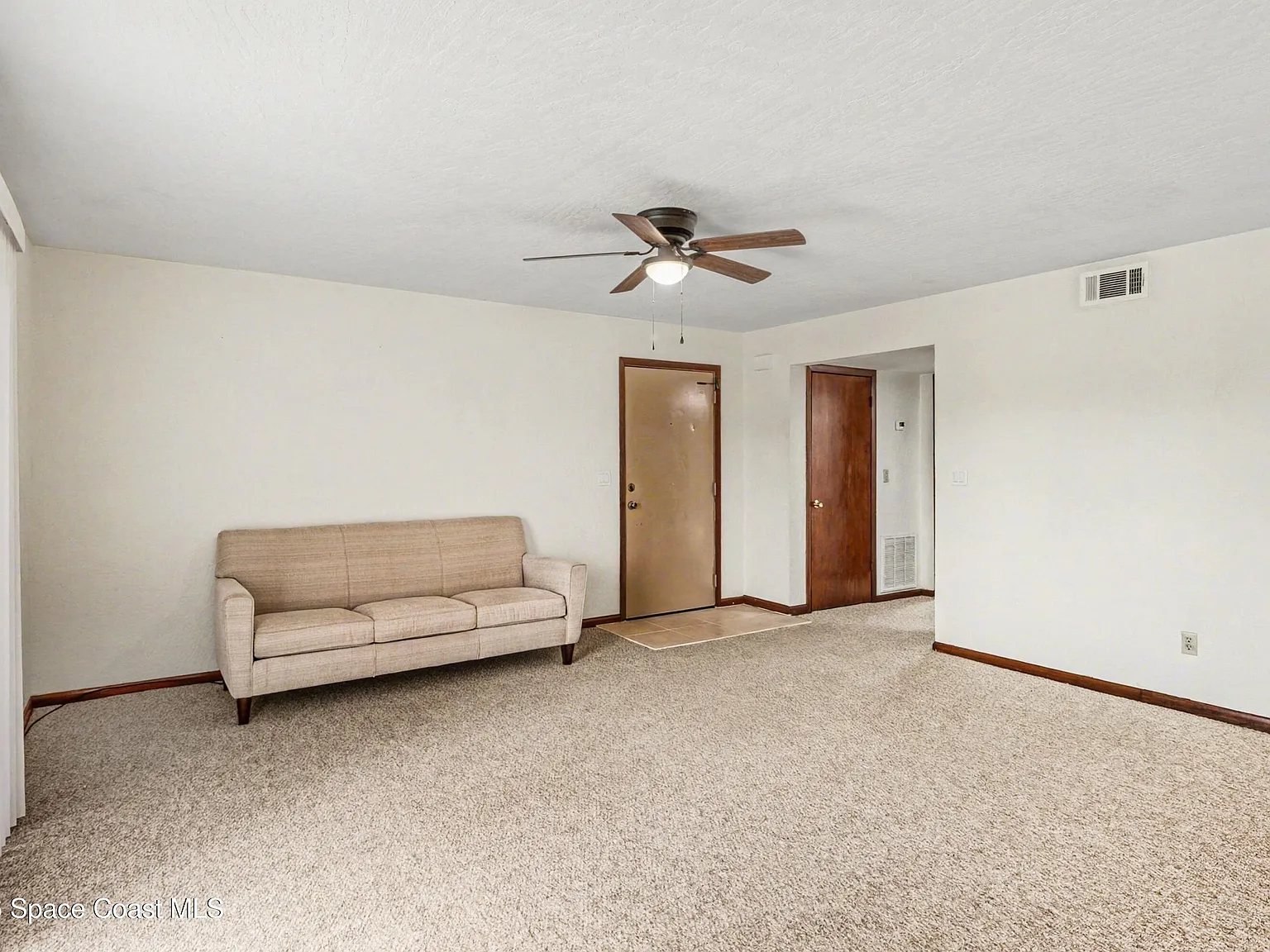 2 bed, 1.0 bath, 870 sqft, $1,350 — Photo 3