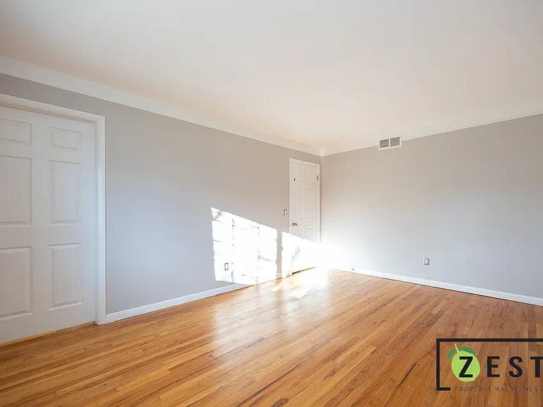 415 Fox Hills Dr N — Photo 16