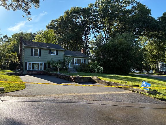 2nd image of 46 Arrowhead Rd