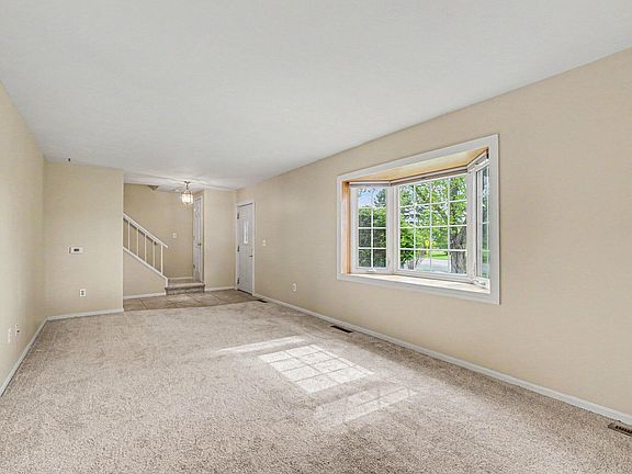 3rd image of 623 Riverside Dr