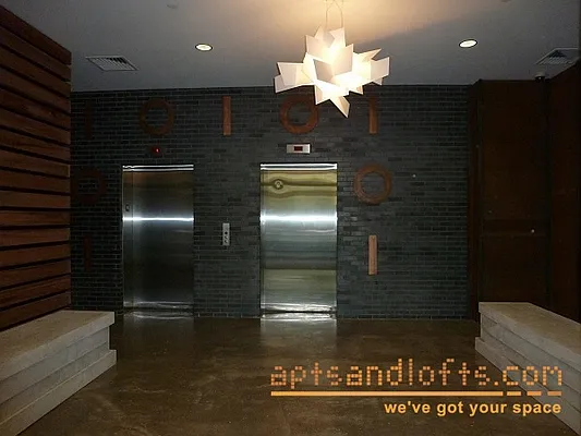 Rented by aptsandlofts.com | media 25