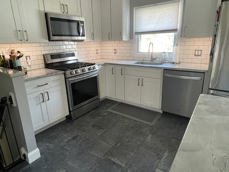 1132 Bardell Dr — Photo 3