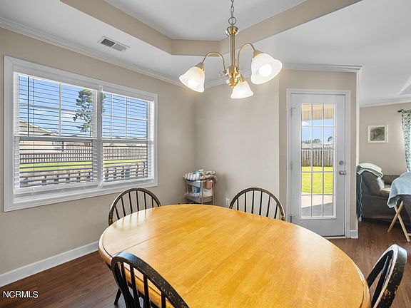 3rd image of 1335 Parkland Way