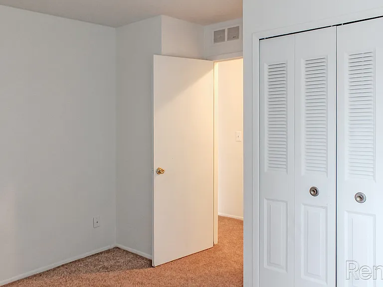 The Glens Apartments — Photo 9