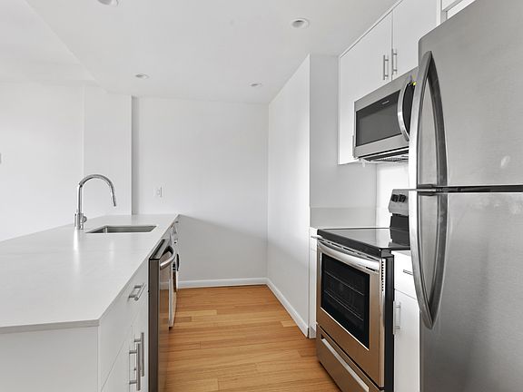 3rd image of 402 E 118th St #2C