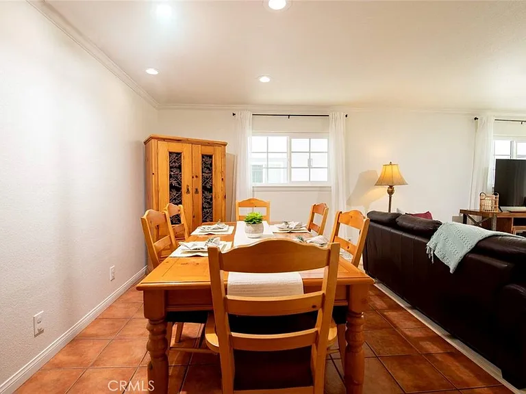 7310 Balboa Blvd #F — Photo 10