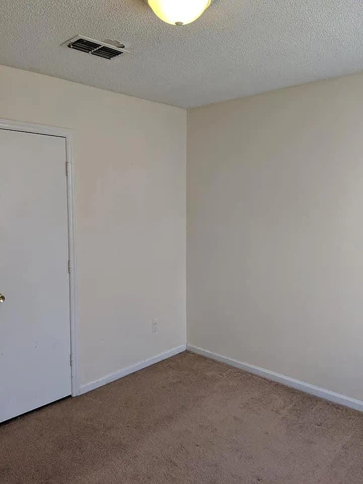 2 bed, 1.5 bath, 900 sqft, $1,000 — Photo 4