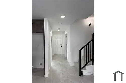 384 NW 12th Pl Photo 1