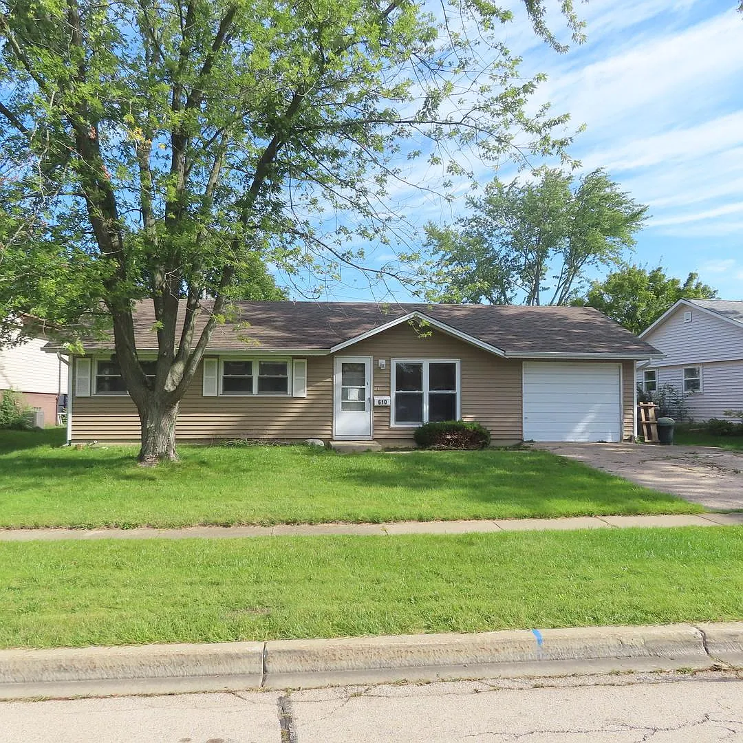 610 Pleasant Pl photo 1