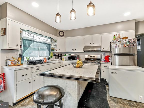 5th image of 7525 Este Ave