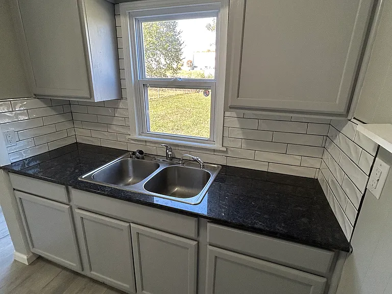 832 E Elgin Pl — Photo 5