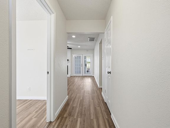 3rd image of 3913 Hickox Rd