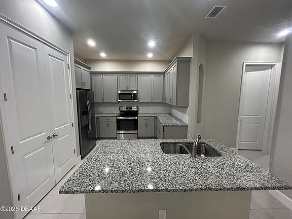 3rd image of 138 Longridge Ln