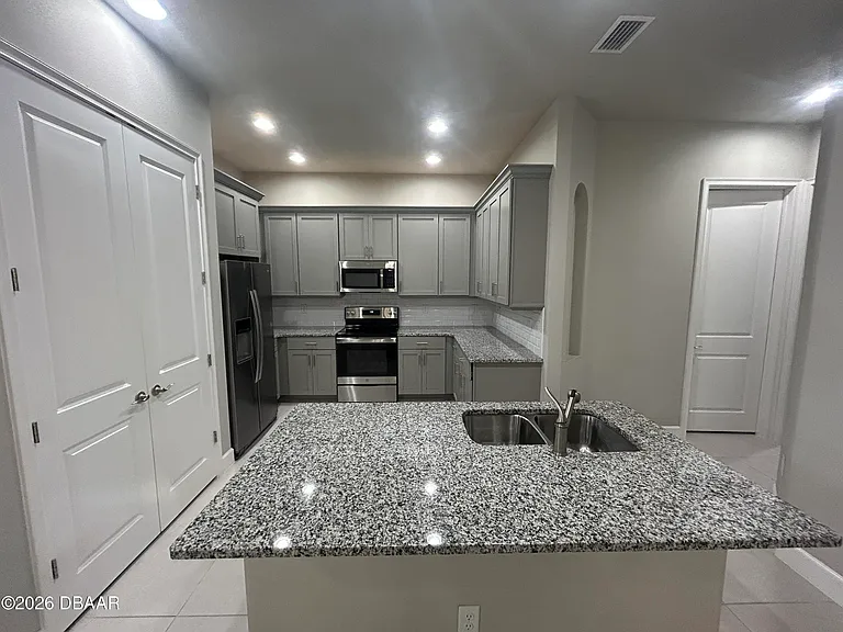 138 Longridge Ln — Photo 3