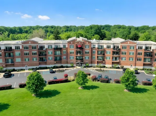 20971 Shoreline Ct APT 215, Noblesville, IN 46062
