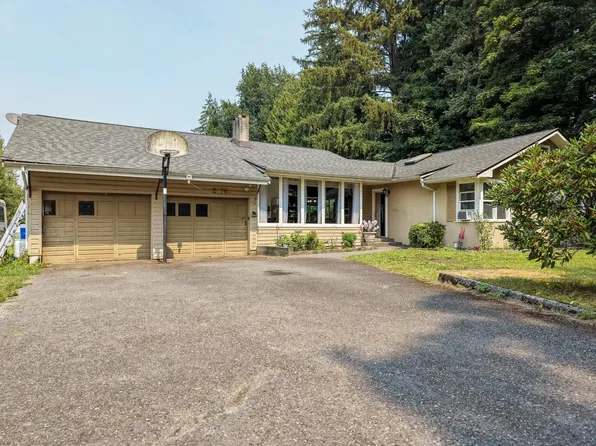 23765 123rd Ave, Maple Ridge, BC V4R 1N7