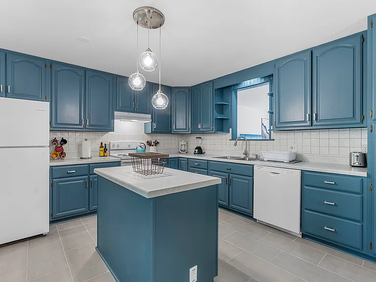 2751 Tiara Dr — Photo 15