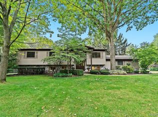 5375 Prentis Rd, Waterford, MI 48327