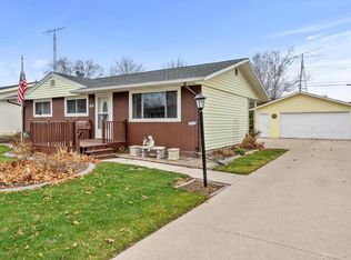 1626 Orchard Dr, Manitowoc, WI 54220