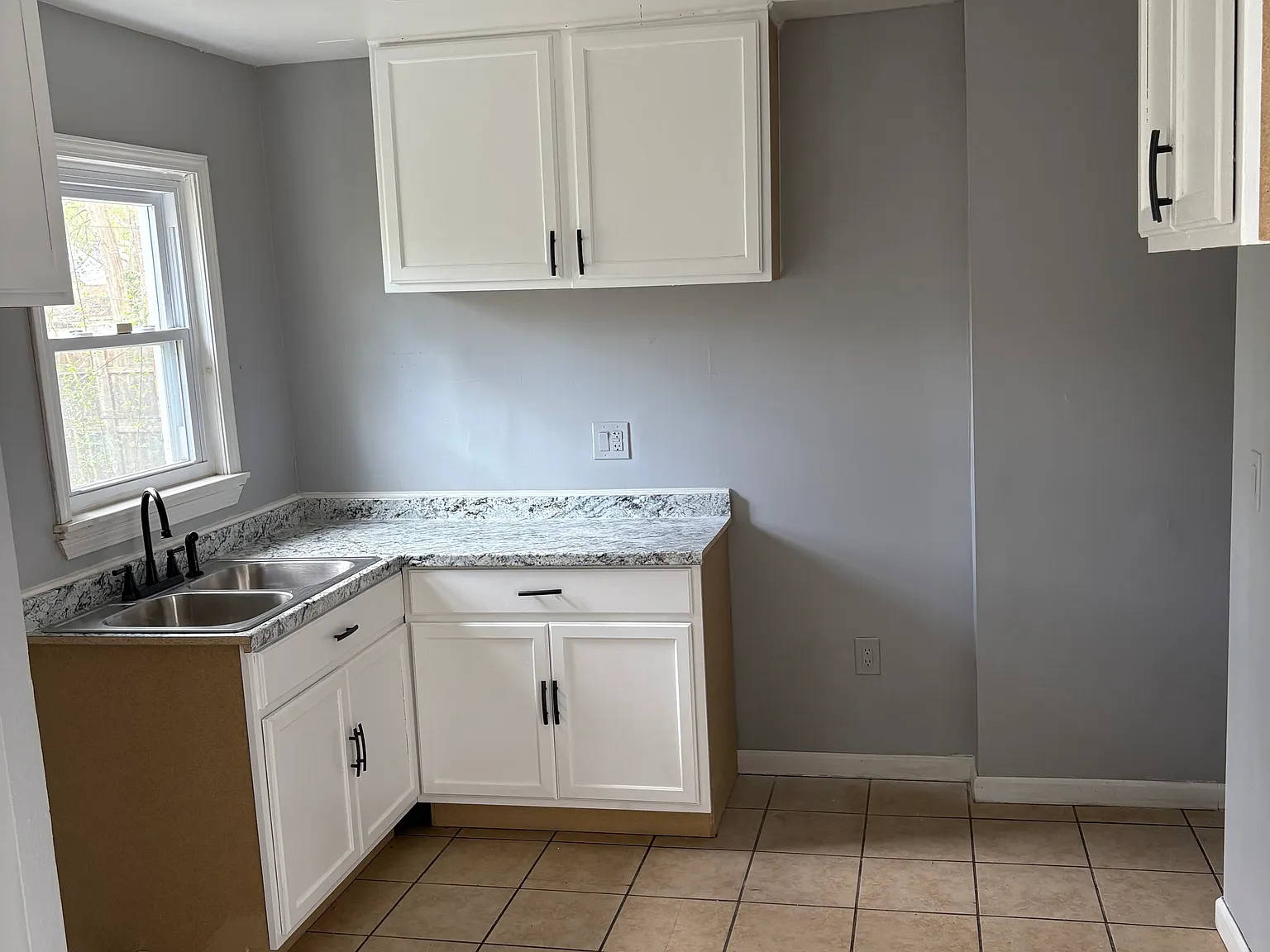 2 bed, 1878 sqft, $1,100 — Photo 2