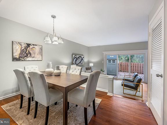 3rd image of 5822 Burke Manor Ct