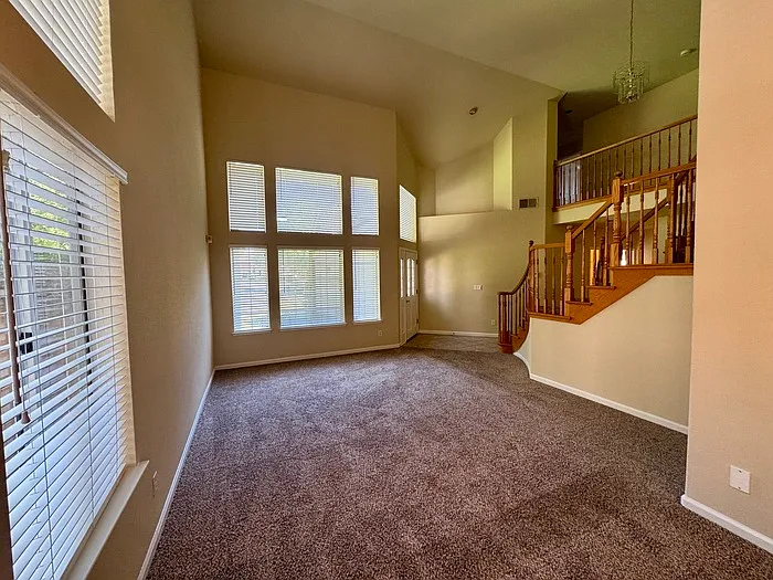 4 bed, 3.0 bath, 2509 sqft, $2,695 — Photo 4