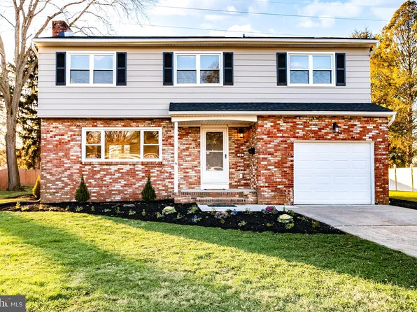 18 Village Dr W, Trenton, NJ 08620