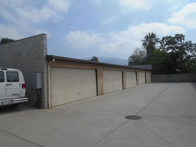 300 S 5th Ave — Photo 1