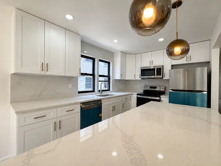 17-32 215th St #2 — Photo 4