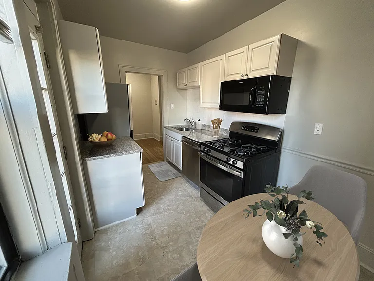 Coleman Apartments — Photo 13
