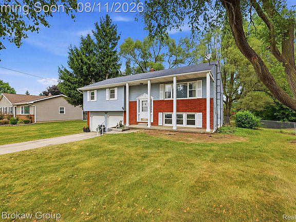 3rd image of 10431 Davison Rd